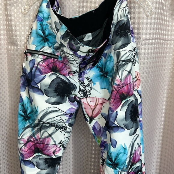 Size 8 OBERMEYER Women's Malta Ski Pant - Picture 8 of 11